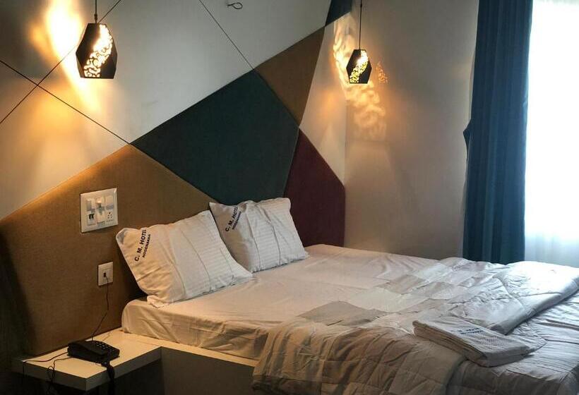 带大床的标准工作室, C M Hotel New