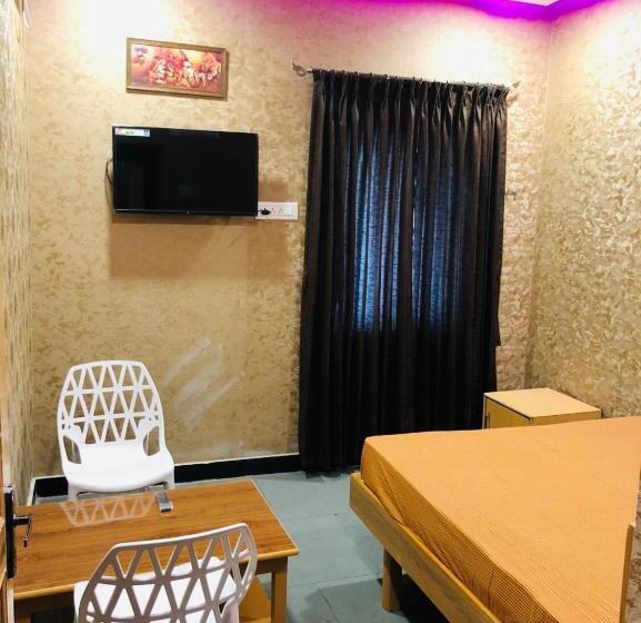 豪华房间, C M Hotel New