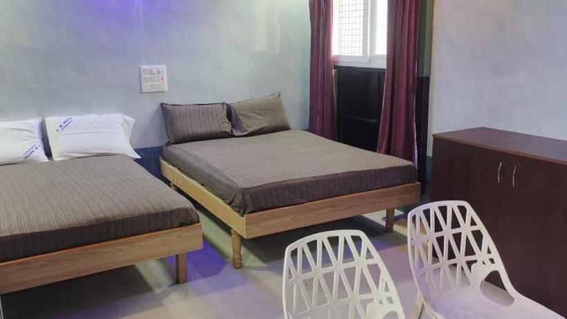 家庭工作室, C M Hotel New