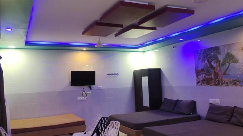 Семейное Студио, C M Hotel New