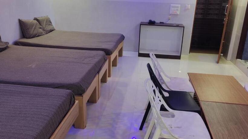 家庭工作室, C M Hotel New