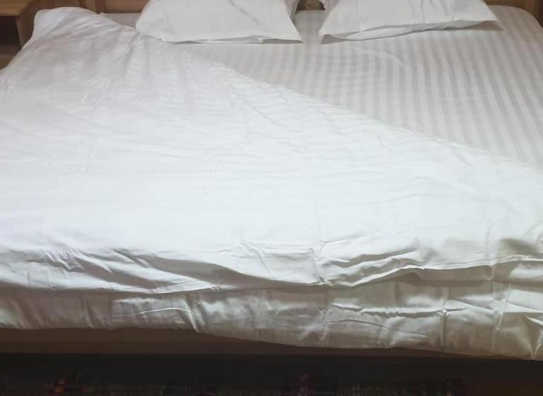 컴포트 트리플 룸, Bujtinat E Lugines Valbone