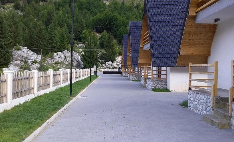 컴포트 트리플 룸, Bujtinat E Lugines Valbone