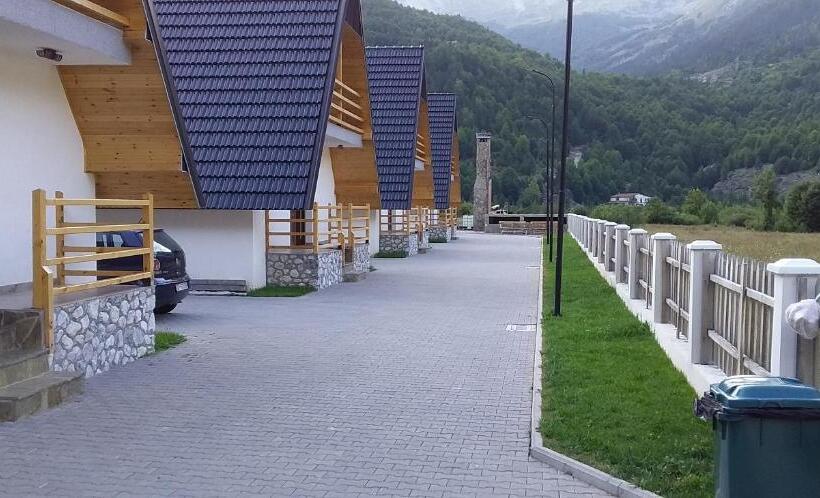 컴포트 트리플 룸, Bujtinat E Lugines Valbone