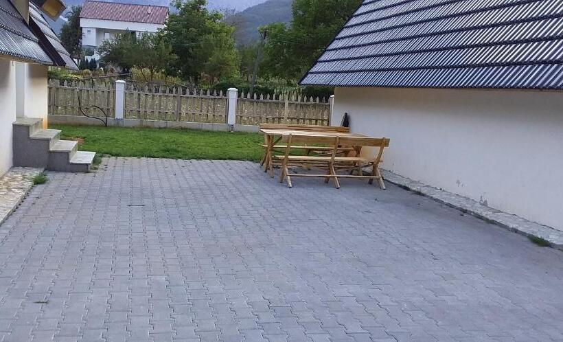 4인용 스탠다드 룸, Bujtinat E Lugines Valbone