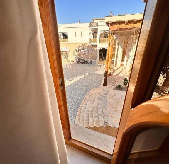 غرفة قياسية فردية, Munis