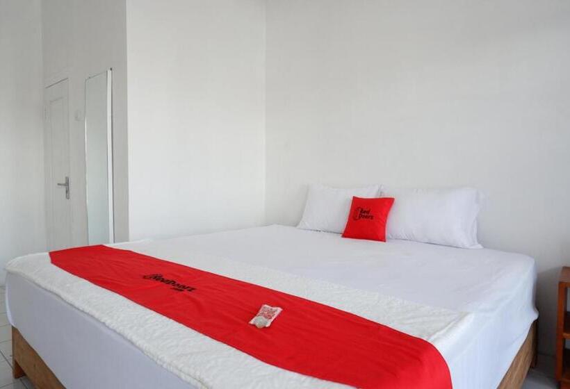 Номер Deluxe, Reddoorz Plus Near Ums Solo