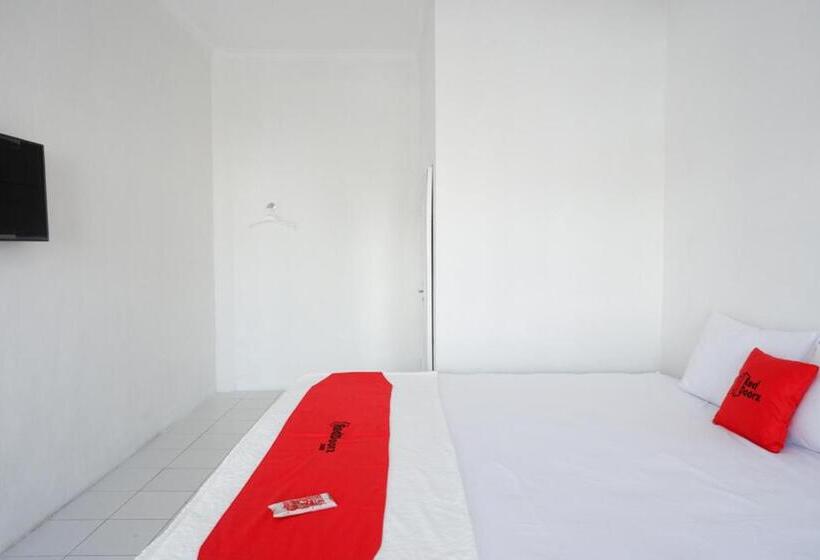 Номер Deluxe, Reddoorz Plus Near Ums Solo