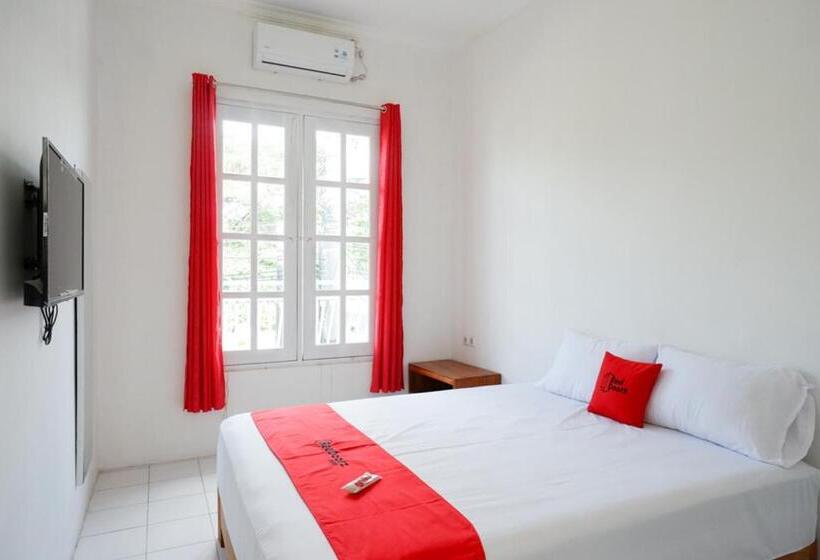 Номер Deluxe, Reddoorz Plus Near Ums Solo