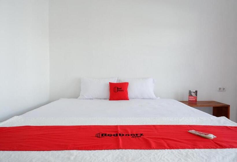 Номер Deluxe, Reddoorz Plus Near Ums Solo