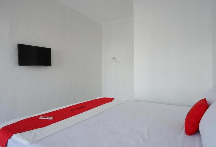 スタンダードルーム, Reddoorz Plus Near Ums Solo