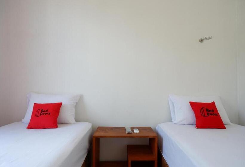 스탠다드 룸, Reddoorz Plus Near Ums Solo