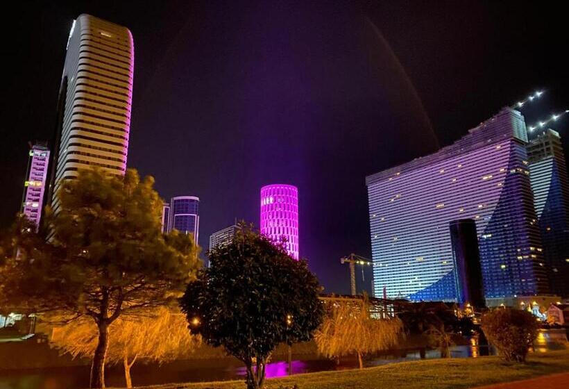 سوییت با چشم‌انداز دریا, Downtown Centre In Batumi Aparthotel Orbi City