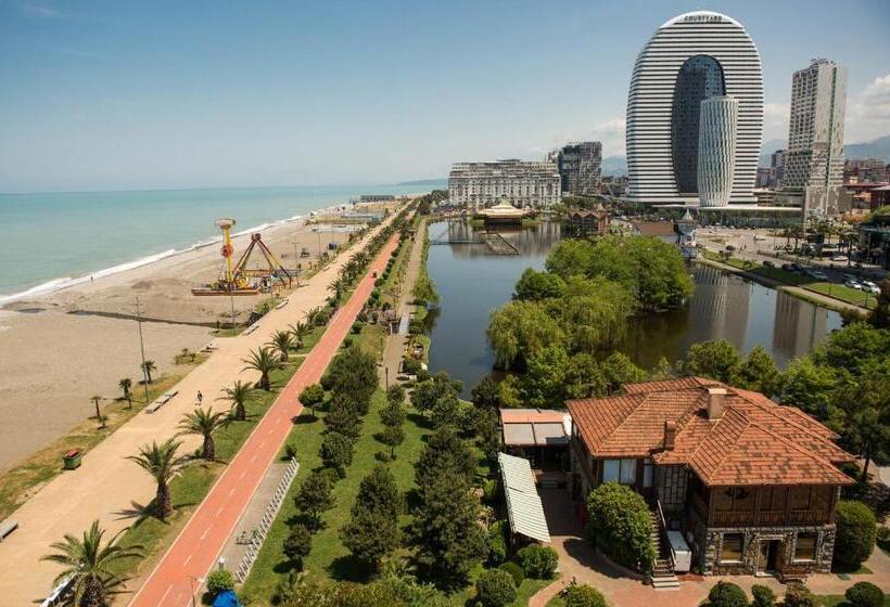 سوییت با چشم‌انداز دریا, Downtown Centre In Batumi Aparthotel Orbi City