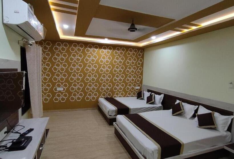 家庭间, Diva Pushkar