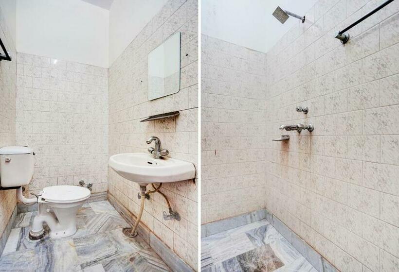 Triple Classic Room, Oyo 80038  Fridays