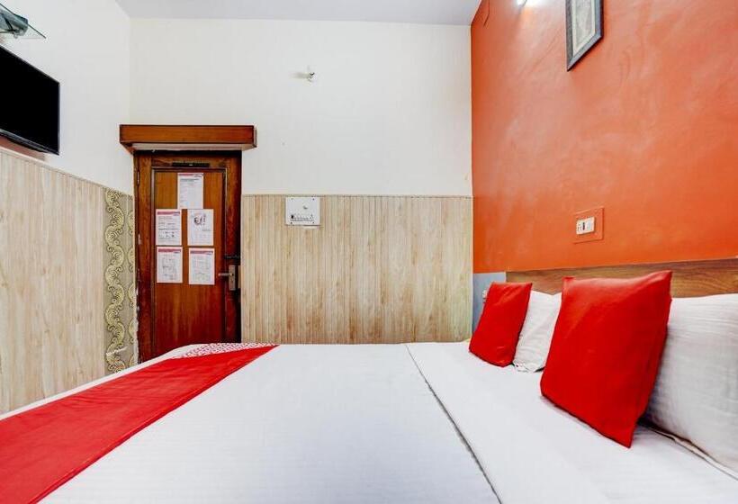 Triple Classic Room, Oyo 80038  Fridays