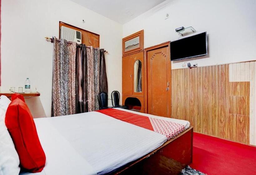 Triple Classic Room, Oyo 80038  Fridays