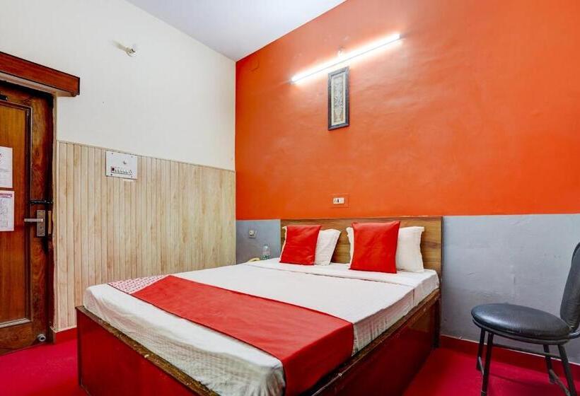 Triple Classic Room, Oyo 80038  Fridays