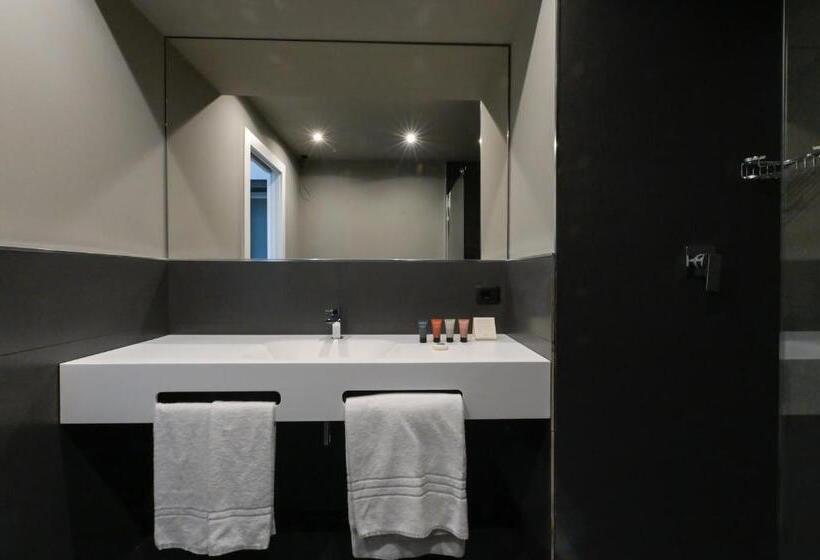 标准间, Punta Tipa