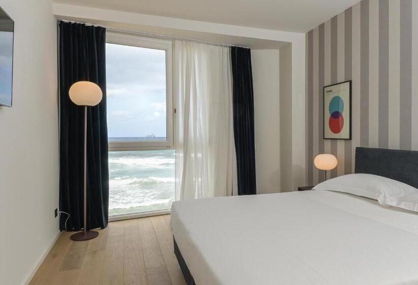 标准间, Punta Tipa