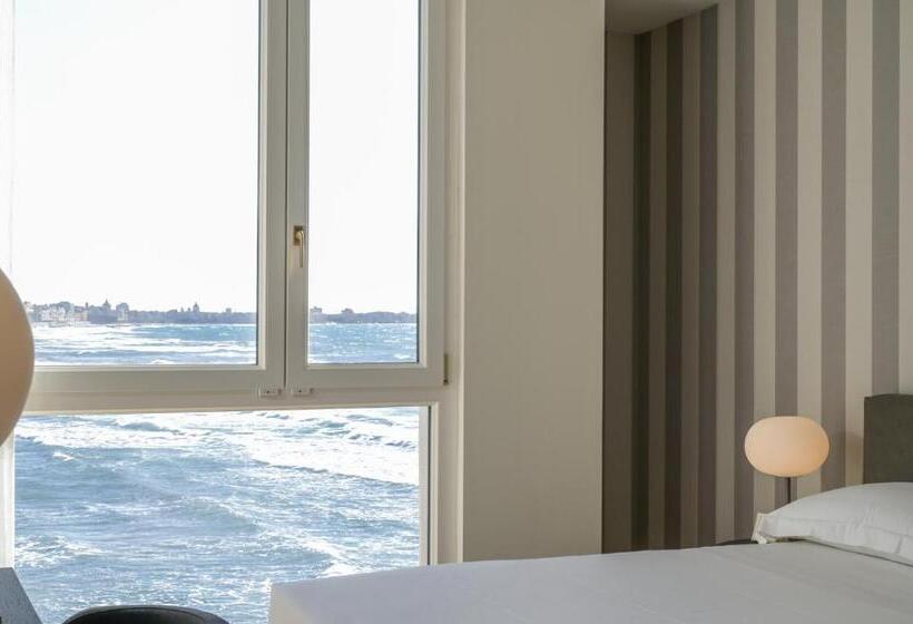 标准间, Punta Tipa