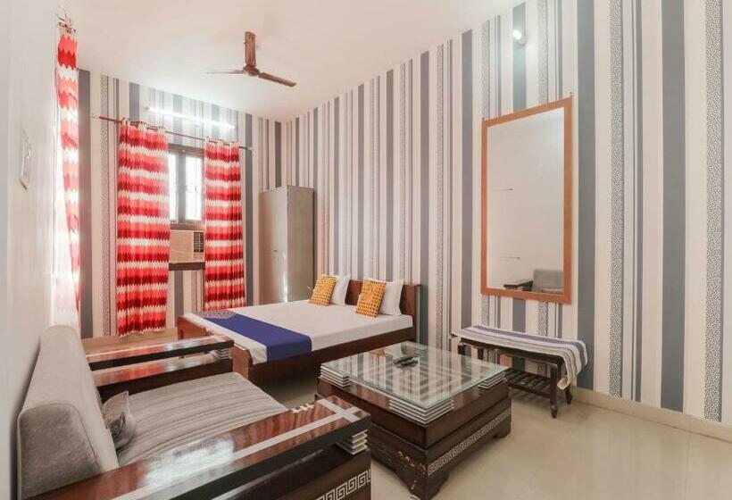 غرفة إدارية ثلاثية, Spot On Sahyadri Inn