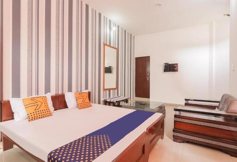 غرفة إدارية ثلاثية, Spot On Sahyadri Inn