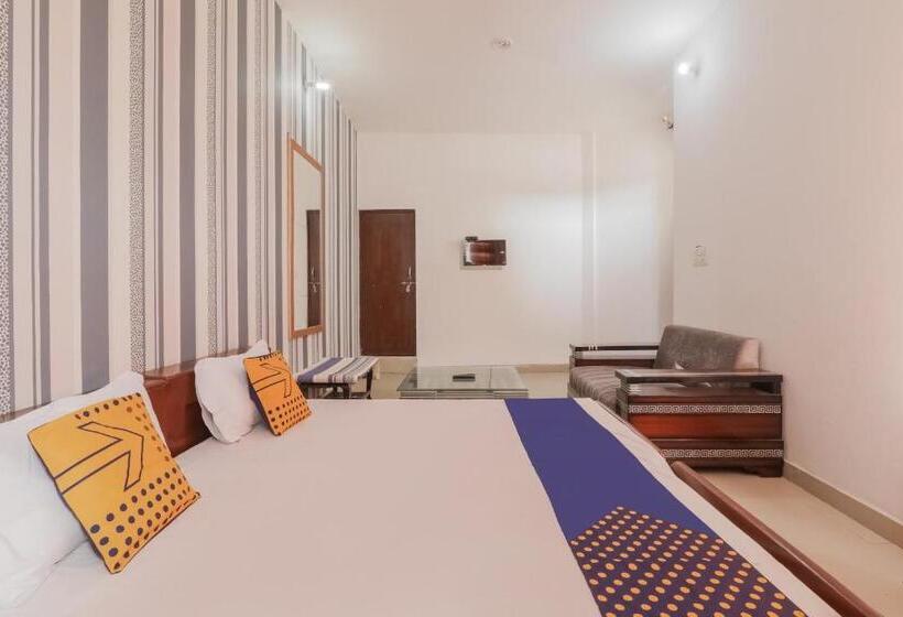 غرفة إدارية ثلاثية, Spot On Sahyadri Inn