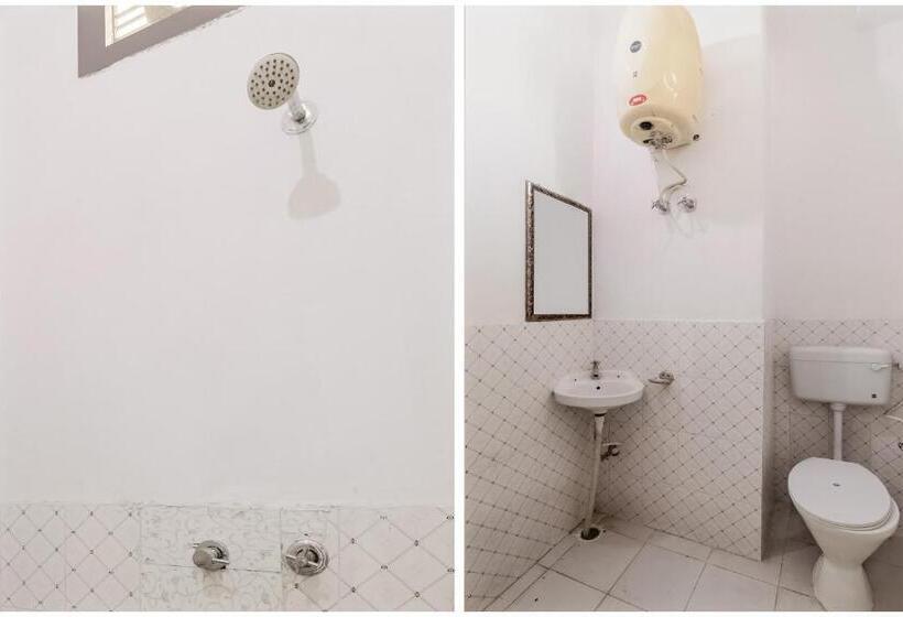 غرفة قياسية ثلاثية, Spot On Sahyadri Inn