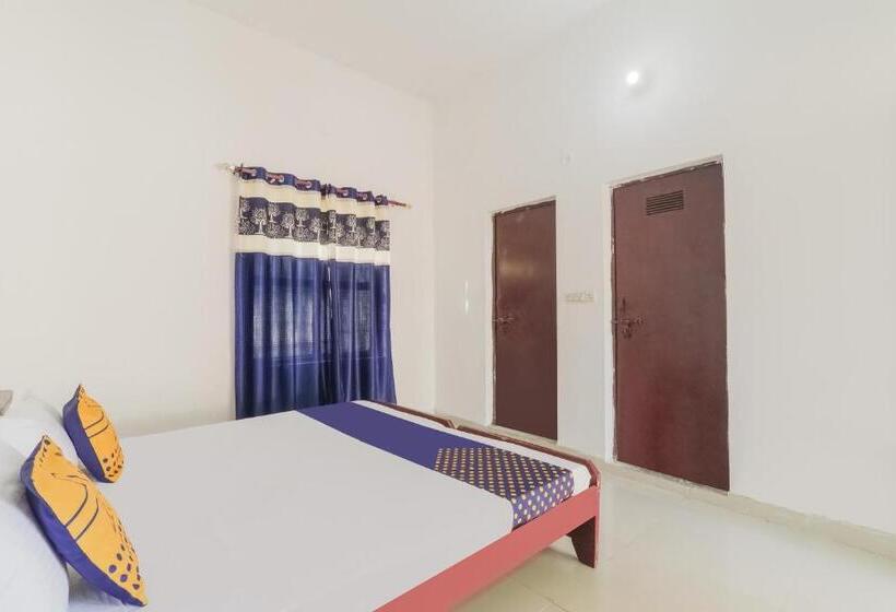Номер Стандарт Трехместный, Spot On Sahyadri Inn