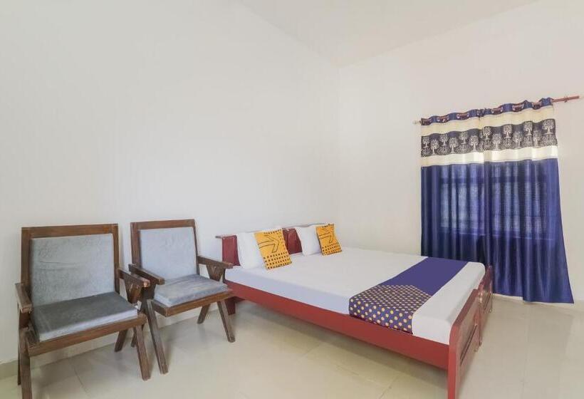 غرفة قياسية ثلاثية, Spot On Sahyadri Inn