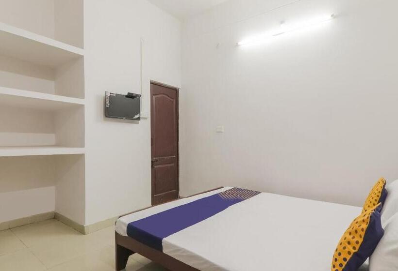 غرفة قياسية ثلاثية, Spot On Sahyadri Inn