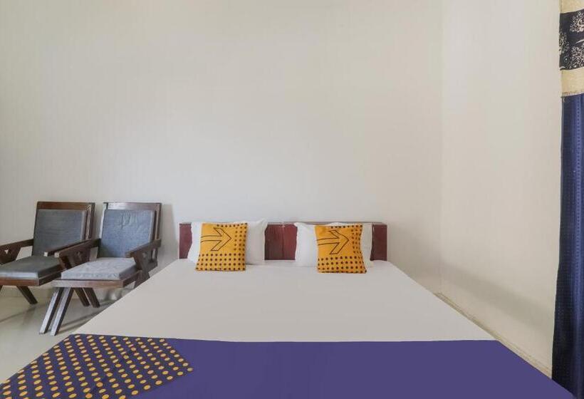 Номер Стандарт Трехместный, Spot On Sahyadri Inn