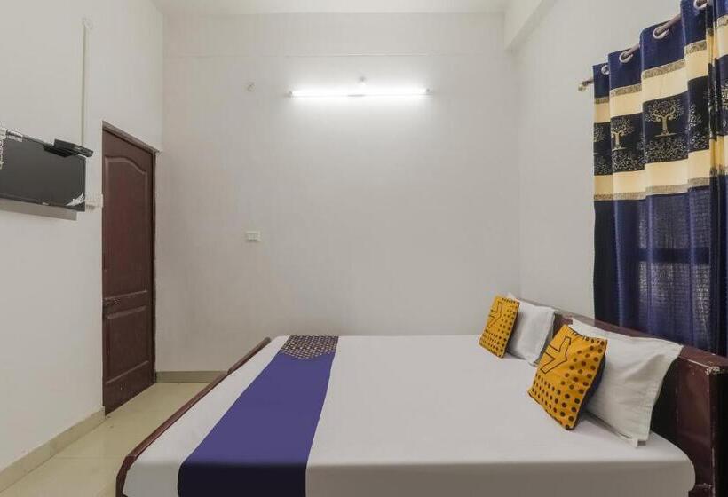 غرفة قياسية ثلاثية, Spot On Sahyadri Inn