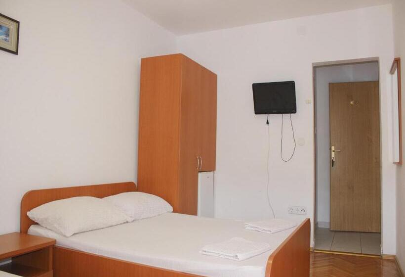 Triple Room Sea View, Apartmans And Rooms Mato