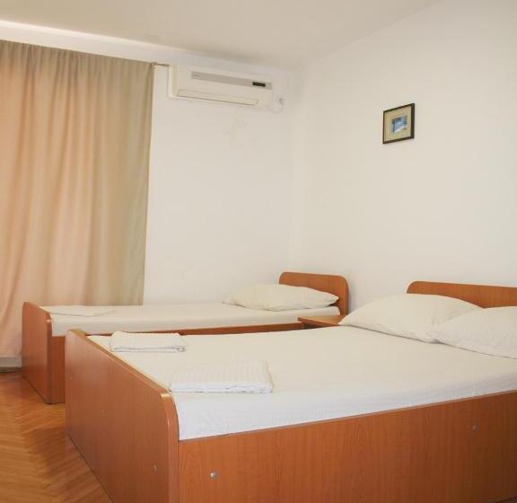 Triple Room Sea View, Apartmans And Rooms Mato