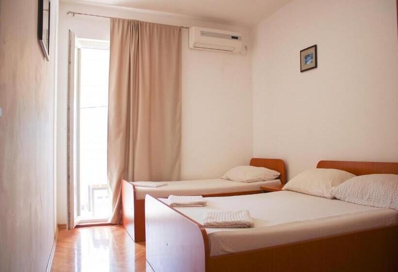 Triple Room Sea View, Apartmans And Rooms Mato