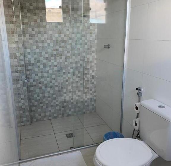 חדר דלוקס לארבעה, Alelos