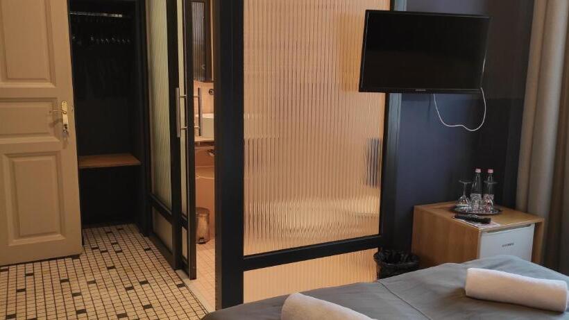 ベーシックルーム, Neptun Badacsony