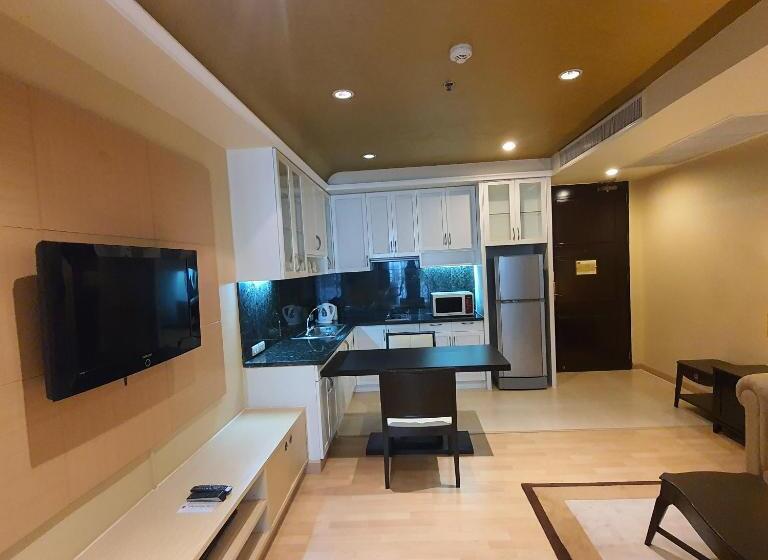 جناح, Admiral Premier Bangkok