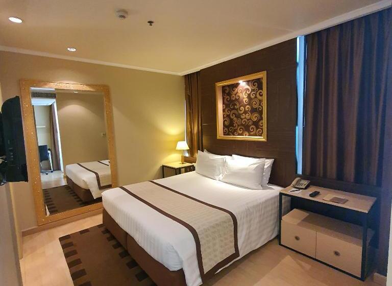 جناح, Admiral Premier Bangkok