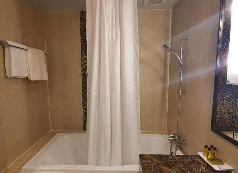 إستوديو سوبيريور, Admiral Premier Bangkok