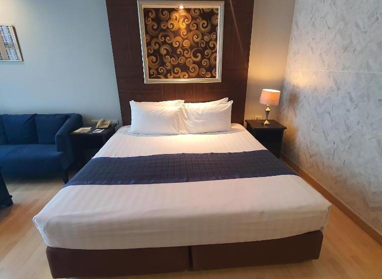 إستوديو سوبيريور, Admiral Premier Bangkok