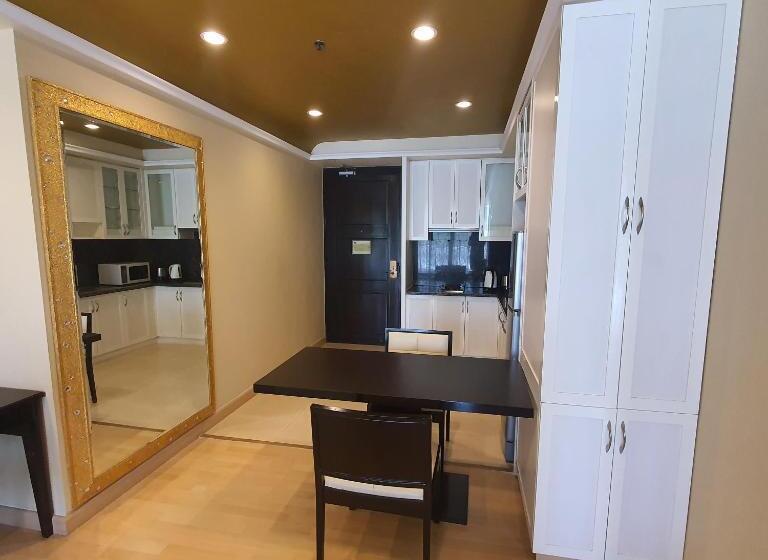 جناح, Admiral Premier Bangkok