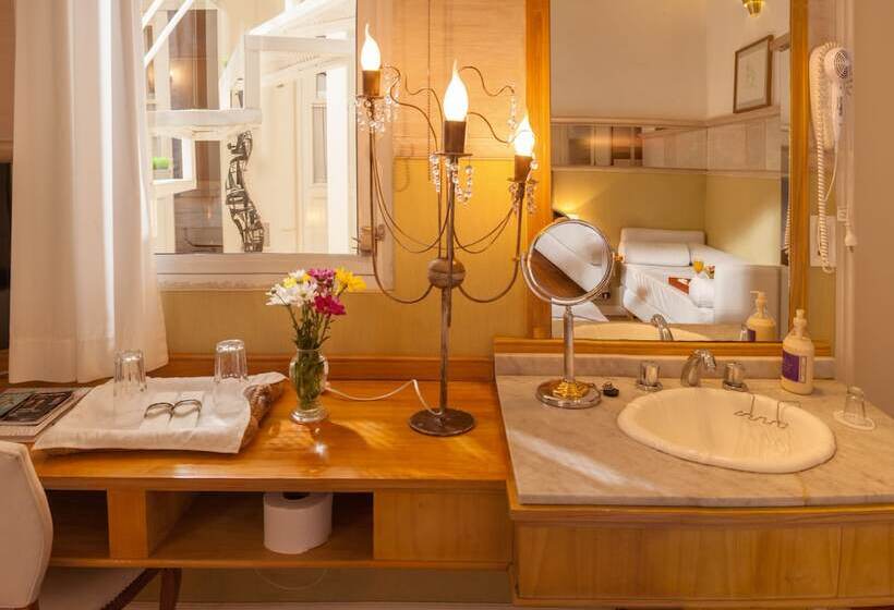 חדר קלאסי, 1555 Malabia House