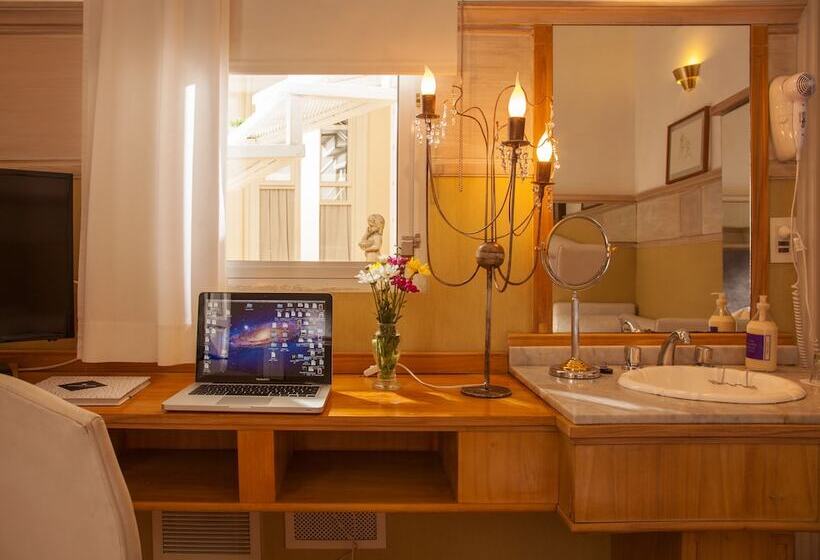 חדר קלאסי, 1555 Malabia House