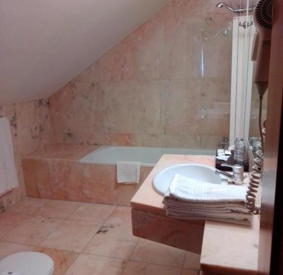 Quarto Triplo Estandar, Acez