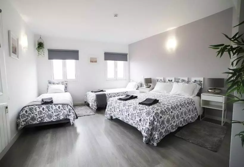 اتاق کلاسیک چهارنفره, Guest House Triunfo