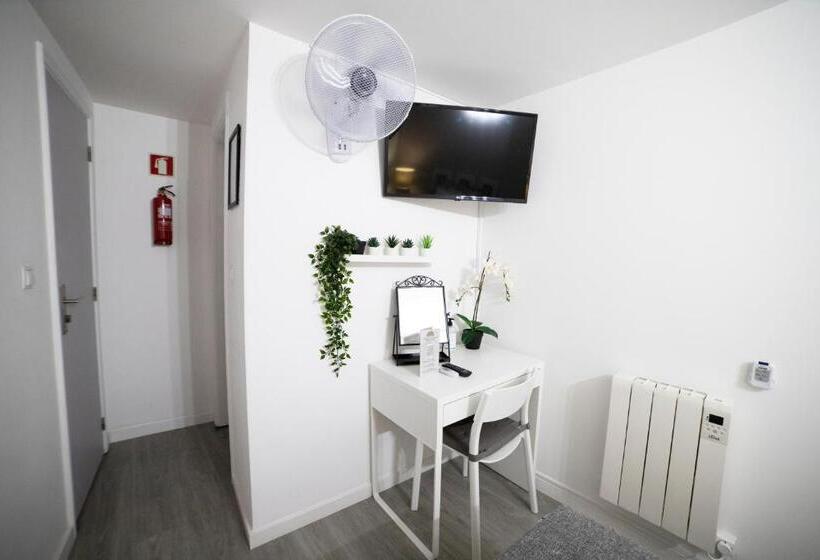 اتاق اینتریور یک تخته, Guest House Triunfo